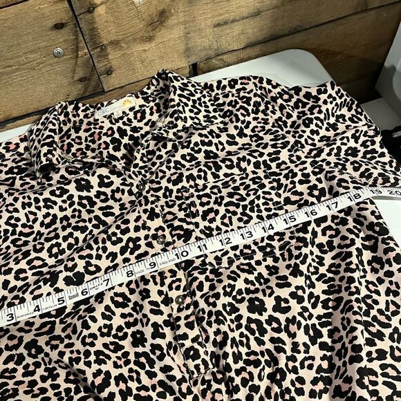 C&CāCaliforniaāleopardāprintāābutton down blouse - S - š3/$15 - Picture 4 of 8